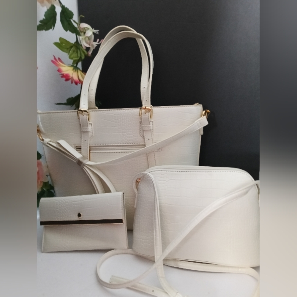 Elegant White Women's Bag Set
